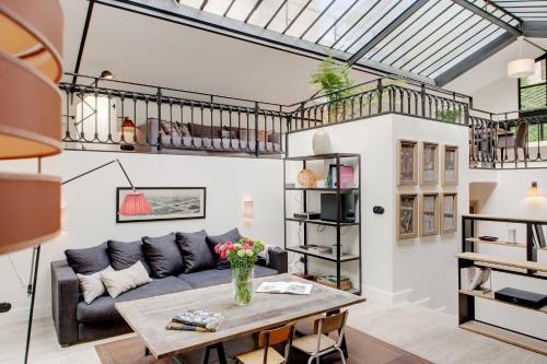 Paris Green House Residence - Tap to explore photos