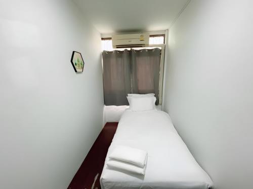GO INN Siriraj - โกอินน์ ศิริราช - Tap to explore photos