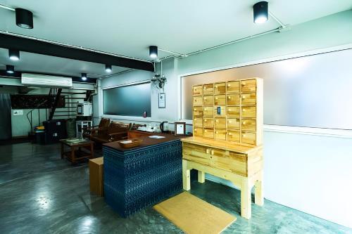 XX GO INN Khaosan Road BKK - โกอินน์ ตรอกข้าวสาร - Tap to explore photos