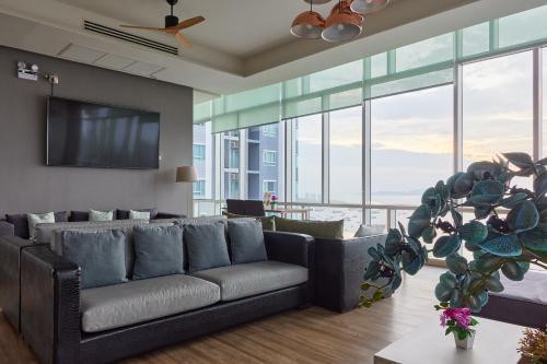 MUXA Condo - Centric Sea - Tap to explore photos