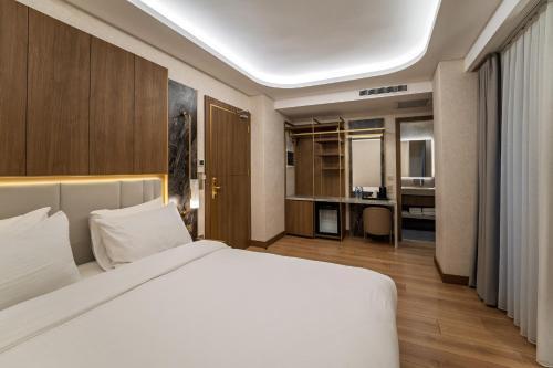 Erba Hotel Room Type - Superior Double Room