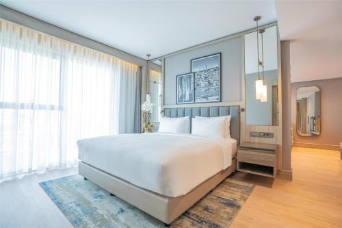 Radisson Hotel Istanbul Merter - Tap to explore photos