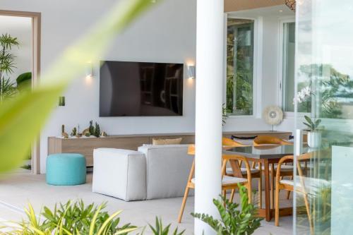 Infinity Seaview Villa - Tap to explore photos