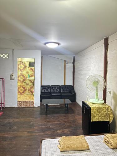 Noahs Ark Suites - Tap to explore photos