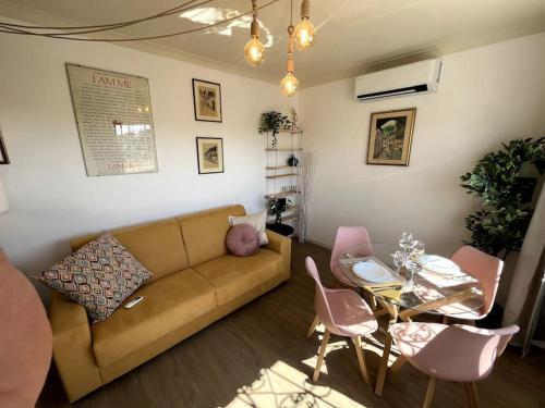Trastevere Penthouse - Tap to explore photos
