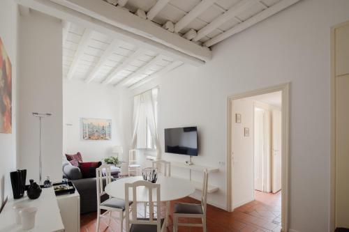 Casa Mandes Spanish Steps Room Type - One-Bedroom Apartment
