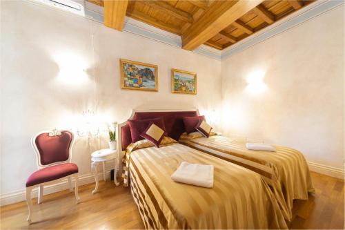 Pantheon Suites in Rome - Tap to explore photos