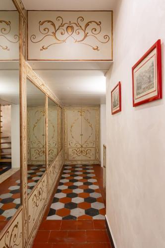 Sweet Navona Duplex Apartment - Tap to explore photos