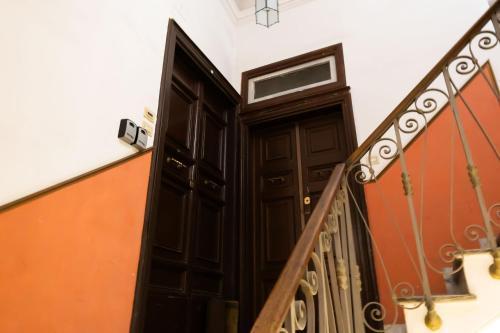 Sweet Navona Duplex Apartment - Tap to explore photos