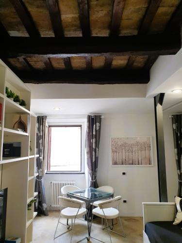 San Cosimato cozy flat - Tap to explore photos