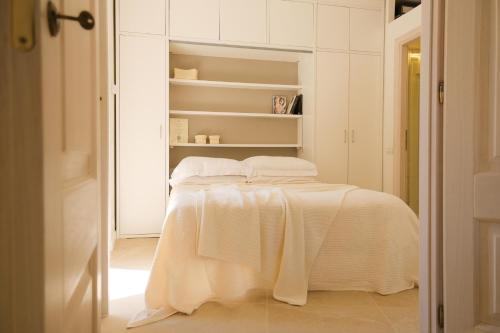 Panoramic Quirinal Penthouse - Tap to explore photos