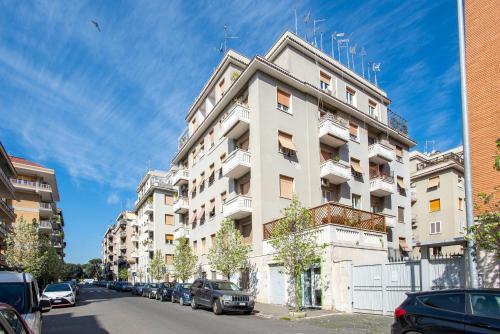 Carpegna Park Apartment by Cornelia subway