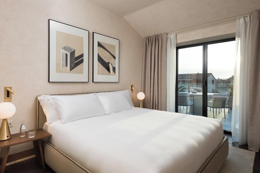 master Trevi Room Type - Three-Bedroom Penthouse with Big Terrace