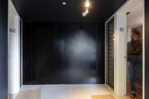 Spacious studio apt Darlinghurst - Tap to explore photos