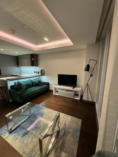 Luxury property in Paddington - Tap to explore photos