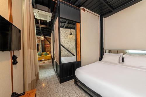 Raven Suite Hotel Taksim - Tap to explore photos