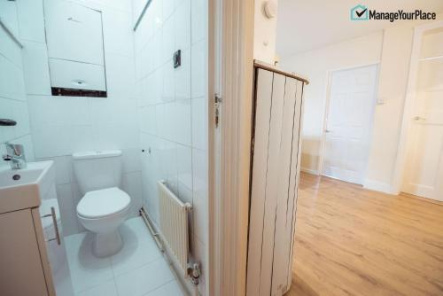Great Central London Flat - Tap to explore photos