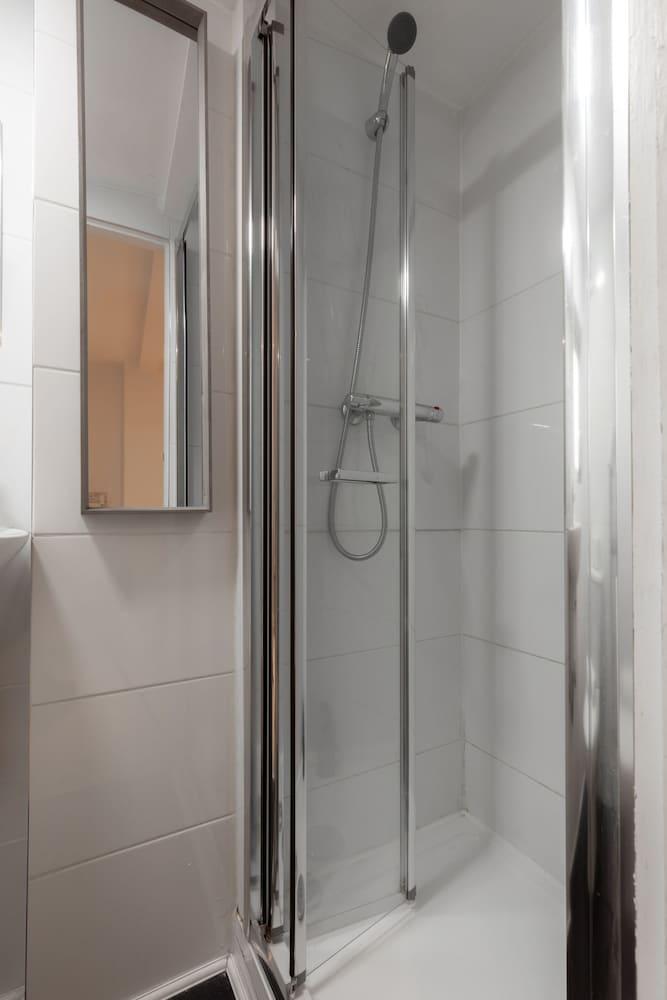 Edgware Road apartments - Tap to explore photos