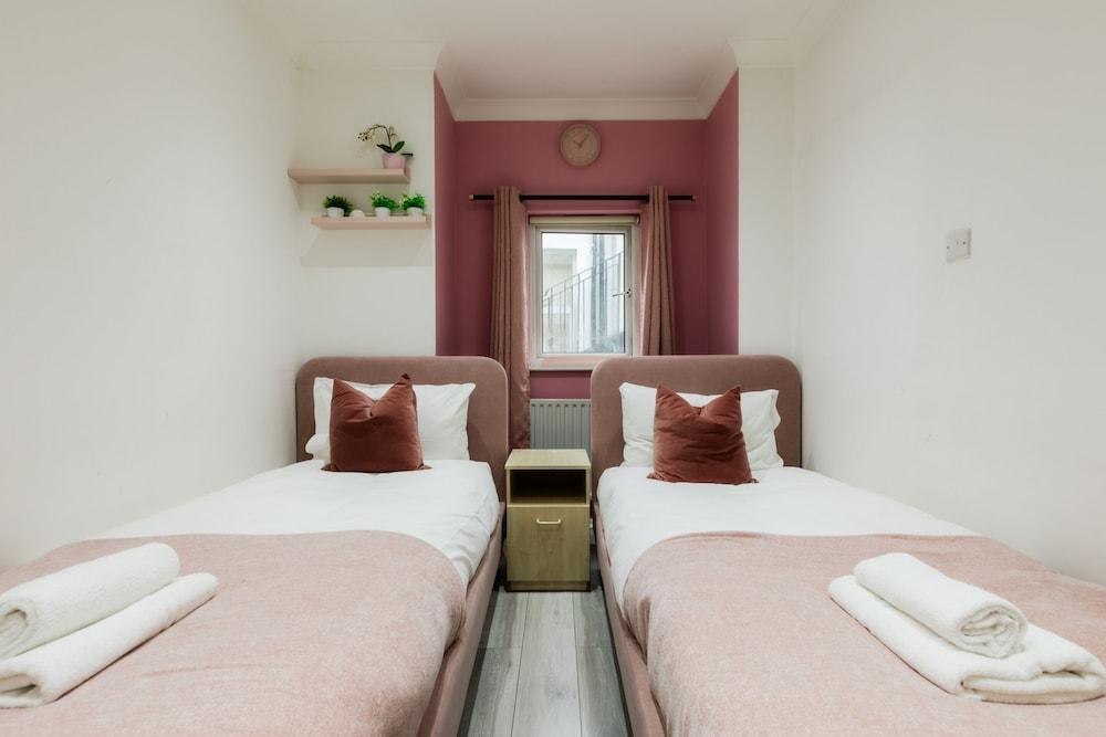 Edgware Road apartments Room Type - Apartment, Private Bathroom (1)