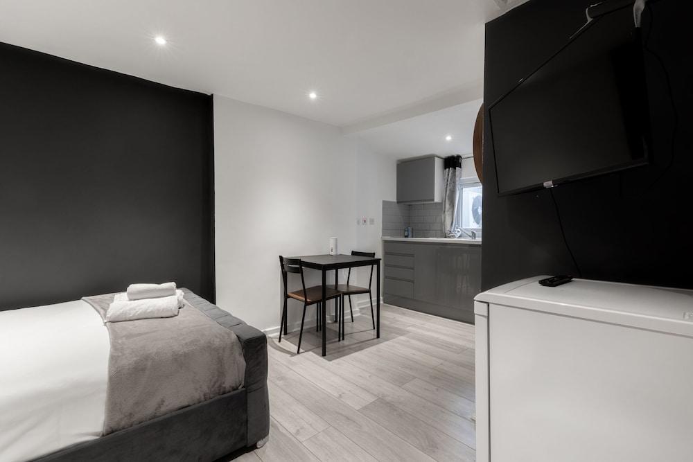 Edgware Road apartments - Tap to explore photos