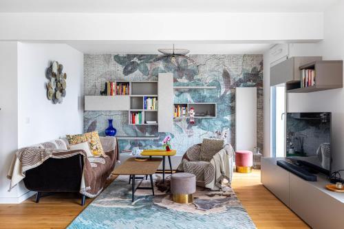 GuestReady - Chic cocoon with a balcony - Tap to explore photos