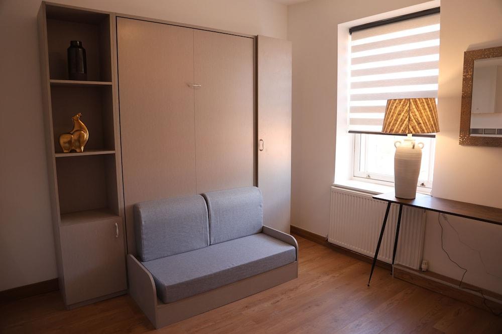Stylish Studio Escape - Tap to explore photos