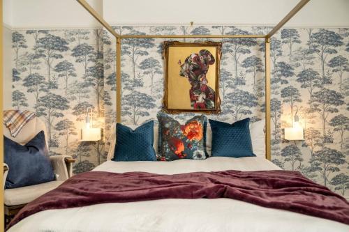 Niru Experience Chelsea Oasis with Courtyard