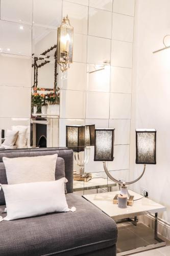 Delightful Kensington Apartment - Tap to explore photos