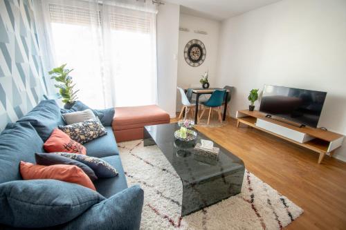 Appartement chic avec parking Paris - Tap to explore photos