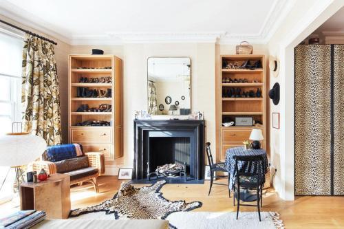 Veeve - Notting Hill Hideout - Tap to explore photos