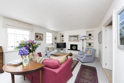 PERFECT KENSINGTON MEWS HOUSE - Quiet location - Tap to explore photos
