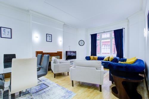 London Mansion Apartment - Tap to explore photos