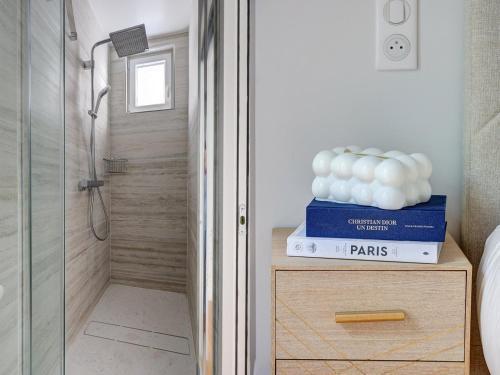 1er Arrondissement Paris Luxueuse Suite - Tap to explore photos