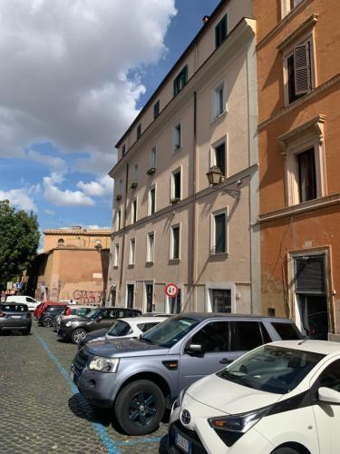 nel cuore di trastevere - Tap to explore photos