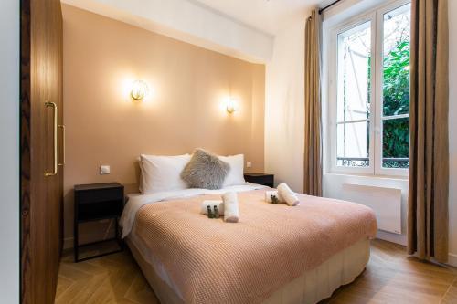 Cozy Home in Paris - Tap to explore photos