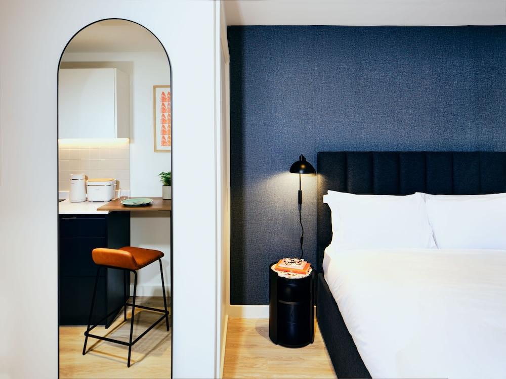 Vertus Edit Canary Wharf Room Type - Roomy Studio