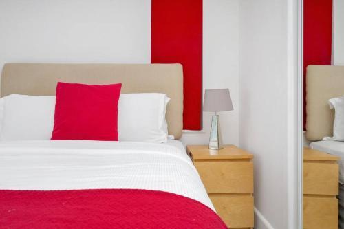 South Kensington Studio - Tap to explore photos
