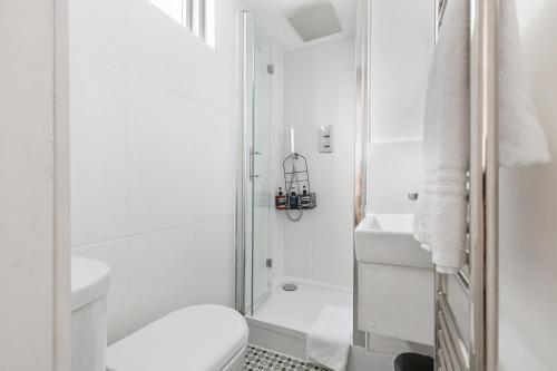 Luxurious Studio Retreat - La Réserve Knightsbridge - Tap to explore photos