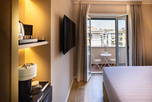 Mavi Luxury Suites - Tap to explore photos