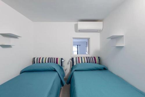 Elegant loft at Piazza Vittorio - Tap to explore photos