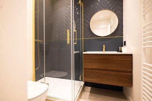 Stylish Flat marais - Tap to explore photos