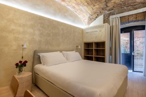 Trastevere Urbes Collection - Tap to explore photos