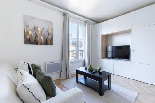 So Ouest Courcelles Magnifique Studio - Tap to explore photos