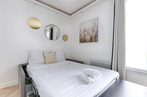 So Ouest Courcelles Magnifique Studio - Tap to explore photos