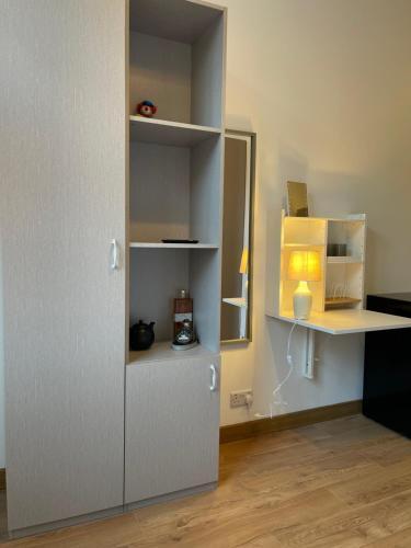 Elegant Studio - Tap to explore photos