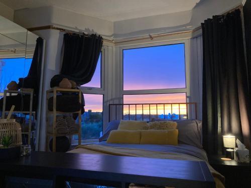 Room with a view Catford, homestay - Tap to explore photos