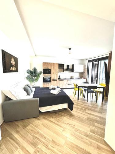 Suites Dreams Fiumicino River - Tap to explore photos