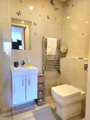 Penelope Ensuite Double Room - Tap to explore photos