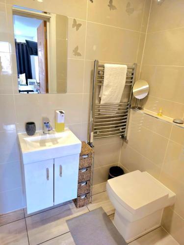 Penelope Ensuite Double Room - Tap to explore photos