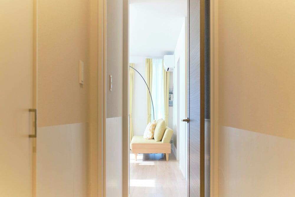 Everynet Shinjuku II by Tranova - Tap to explore photos